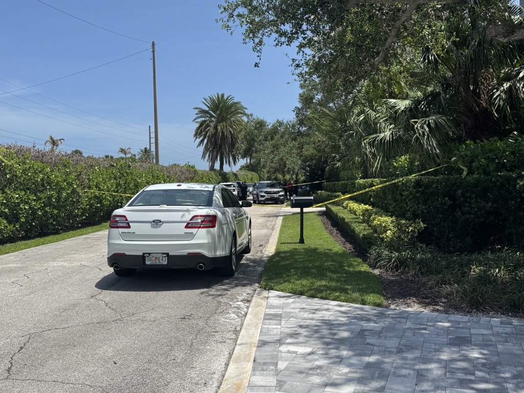 Vero Beach police investigate body found in advanced stage of decomposition in the area of the 2000 block of Cove Drive in Vero Beach Fla on May 27 2026.jpeg