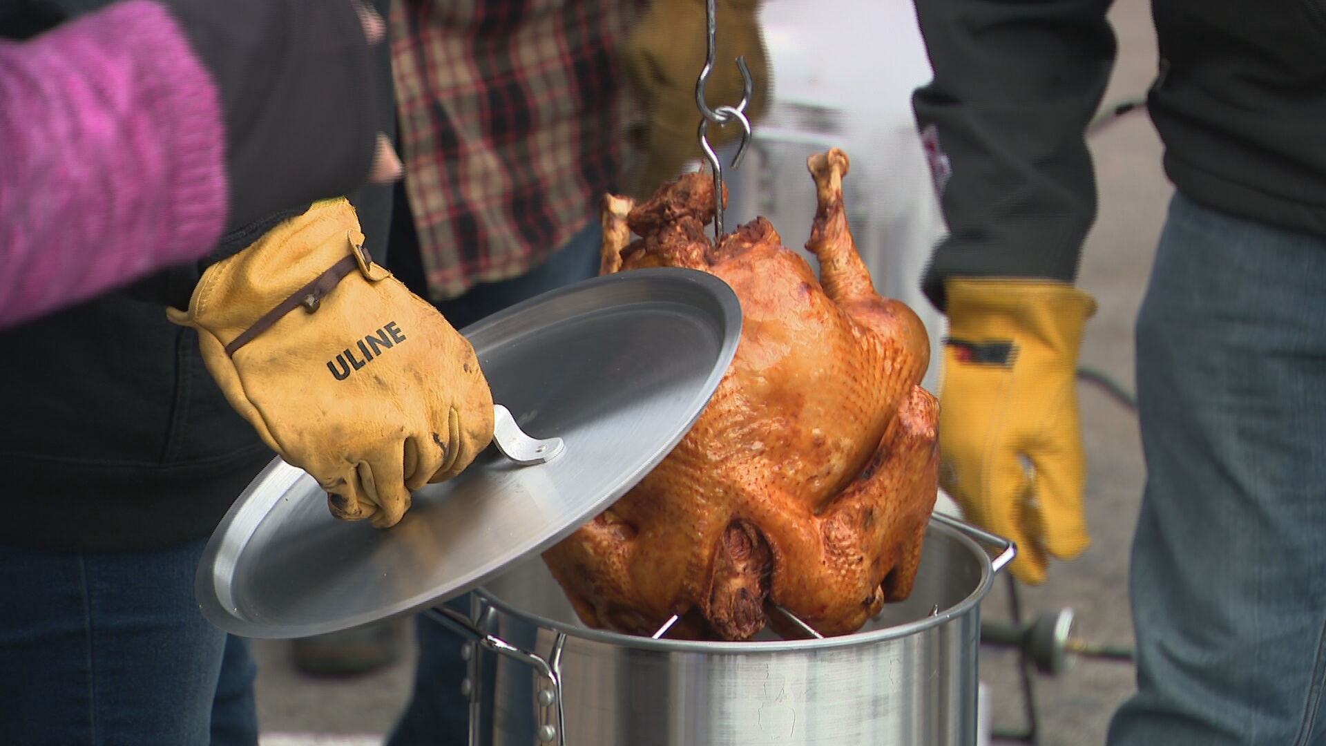 AM Amelia- Tracy Lawrence Turkey Fry_frame_353.jpeg