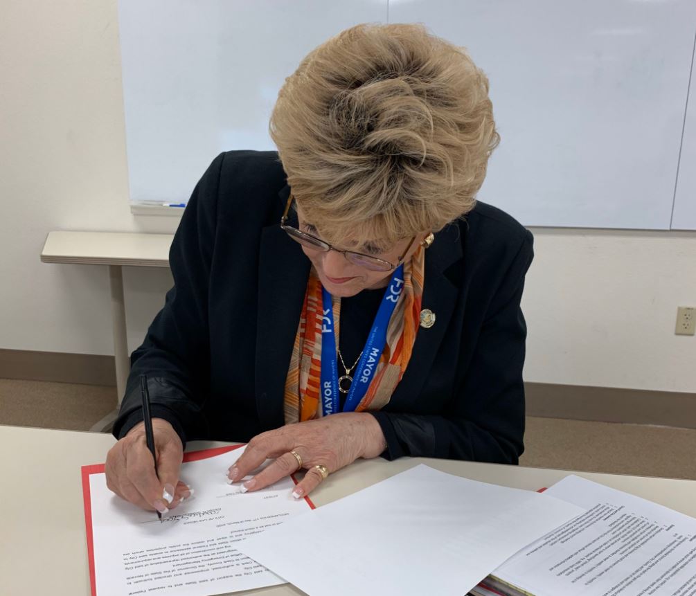 mayor signs emergency declaration.JPG