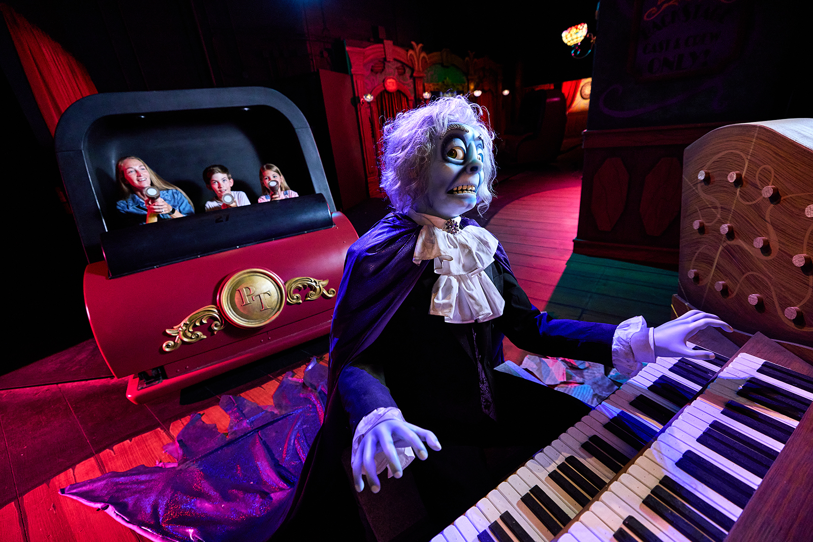 Phantom Theater_03.jpg