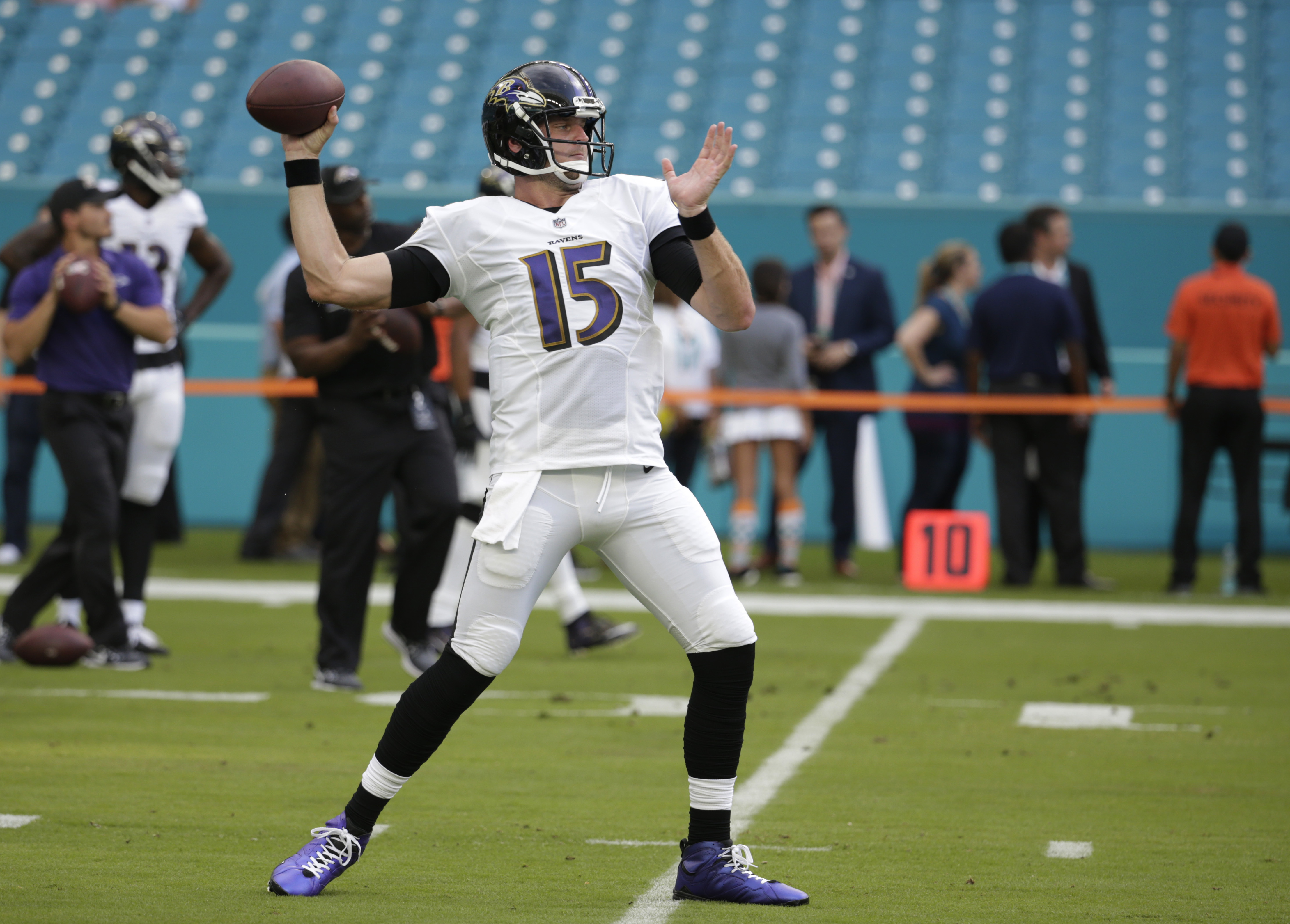 Baltimore Ravens QB Ryan Mallett warms up before preseason game against Miami Dolphins in 2017
