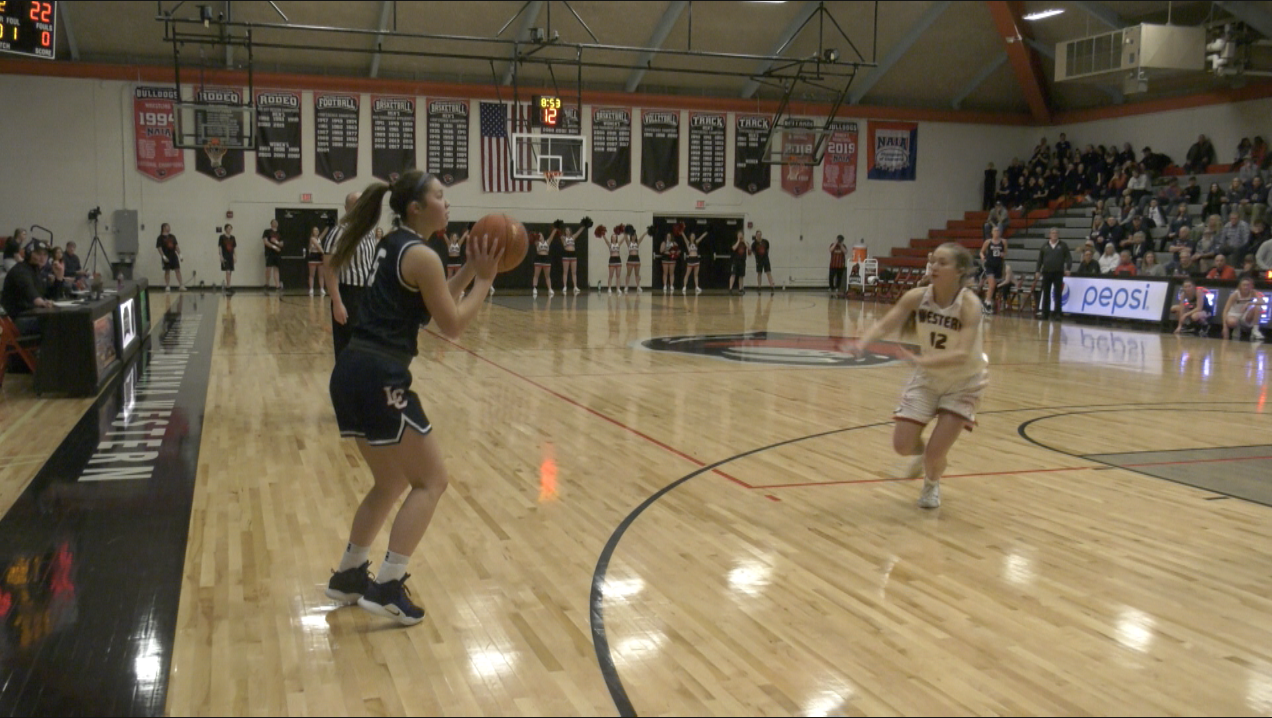 Lewsi and Clark basketball 
