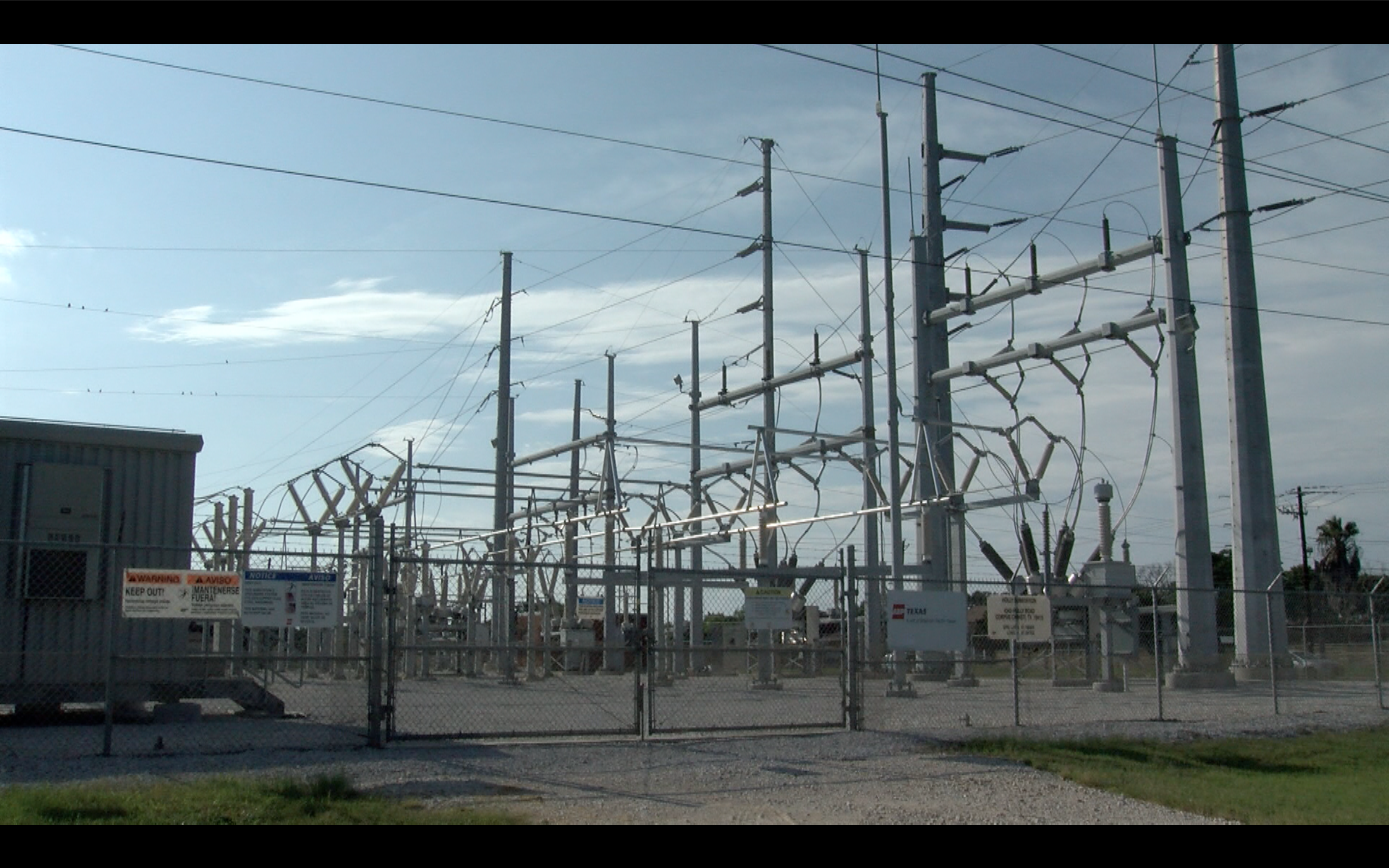 Rolling blackouts unlikely despite early summer heat, power plant outages