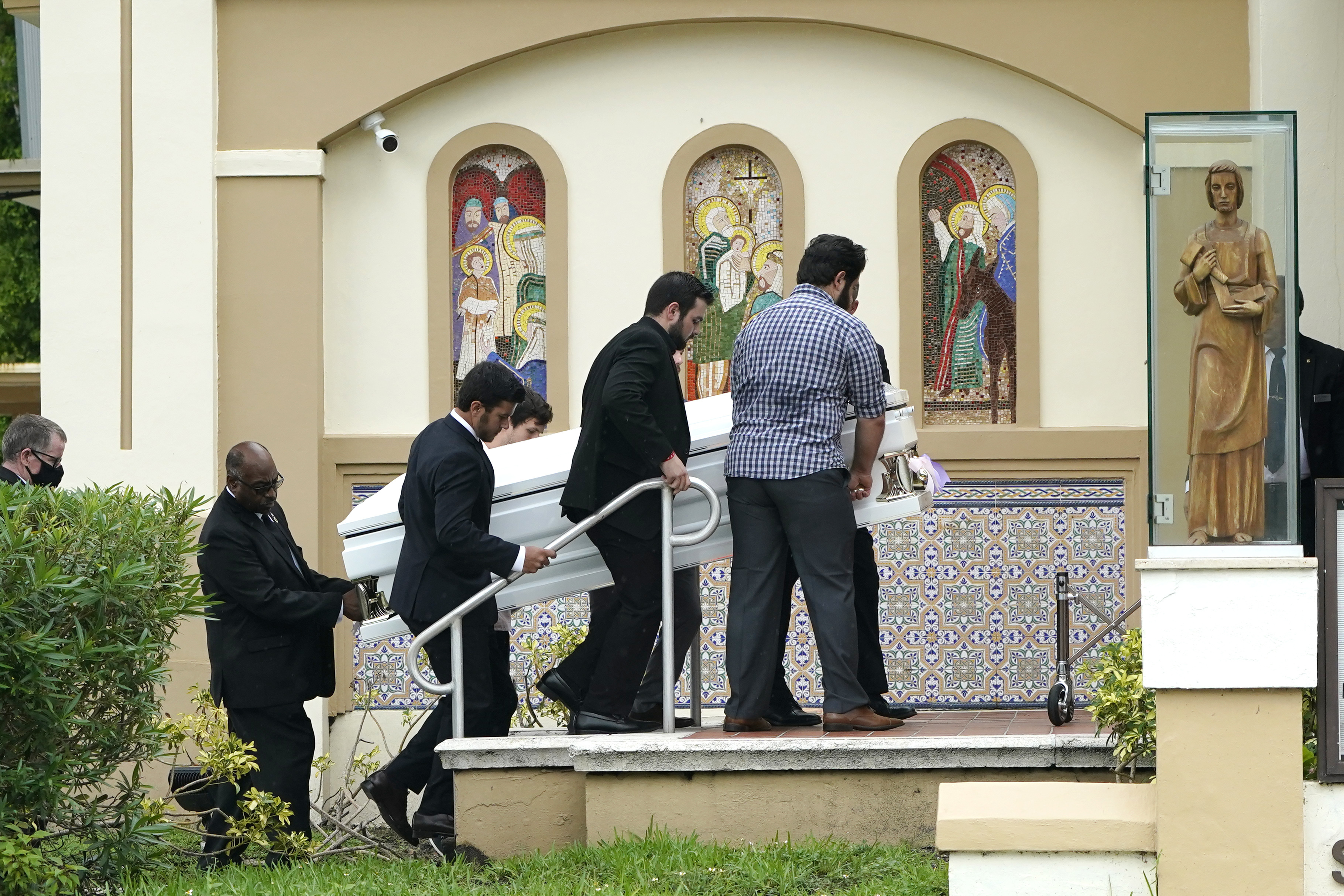 APTOPIX Building Collapse Miami Guara Funeral