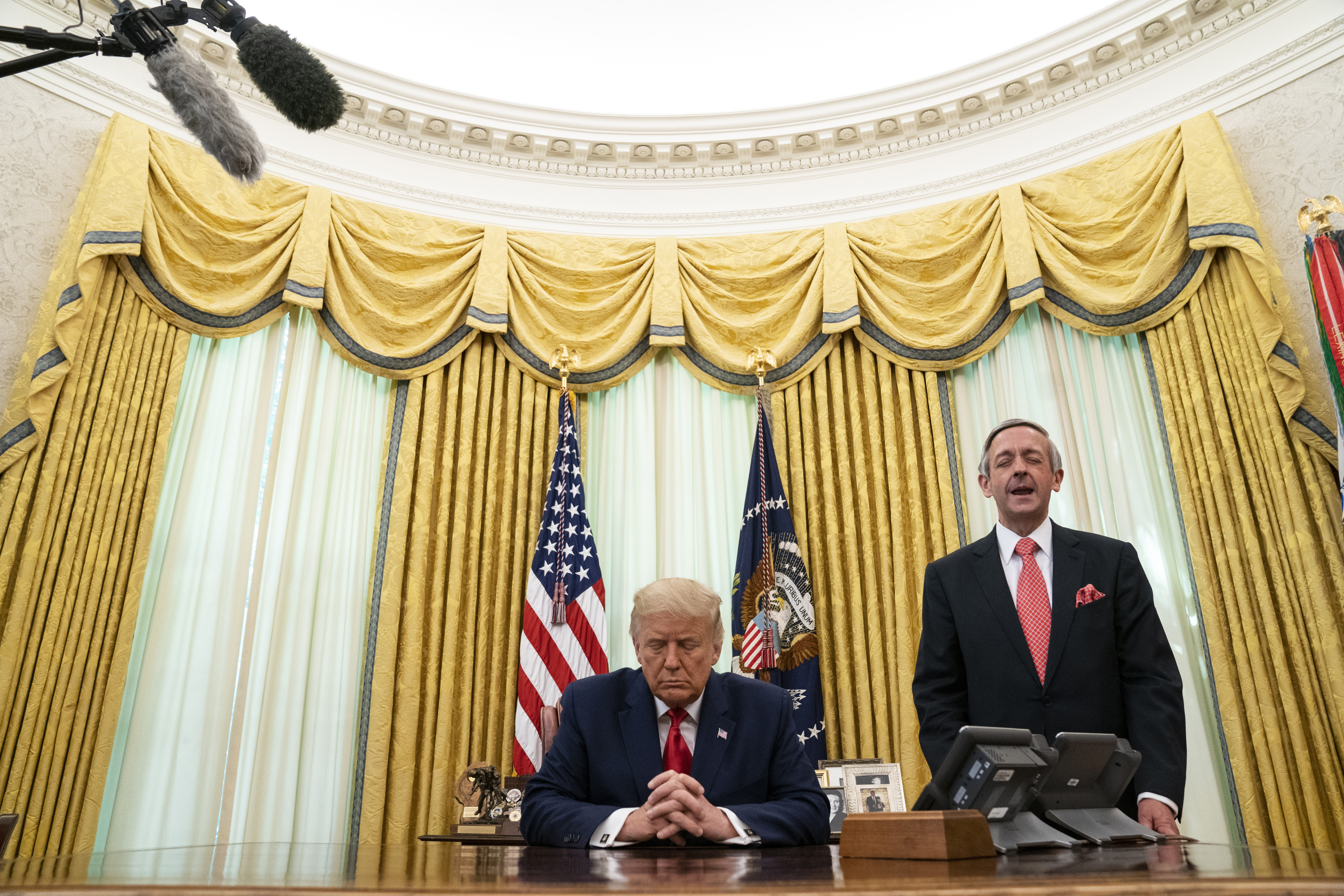 Donald Trump, Robert Jeffress