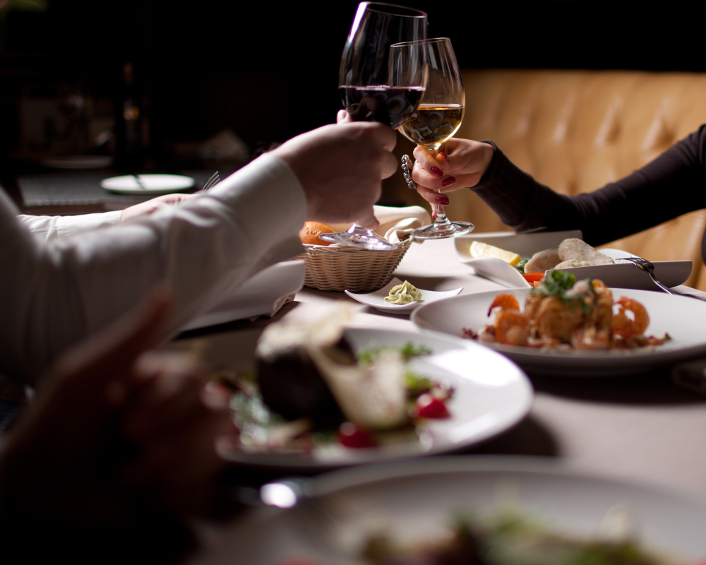 Cheers,At,Dinner,Together,In,Restaurant