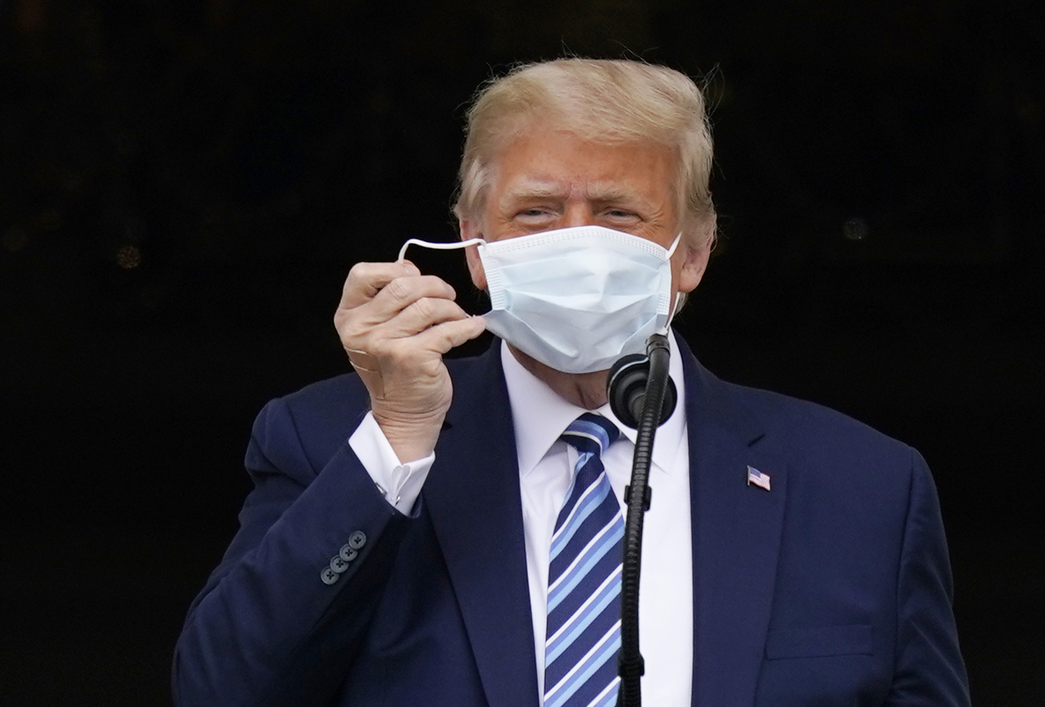 Trump's doctor says president no longer at risk of transmitting coronavirus