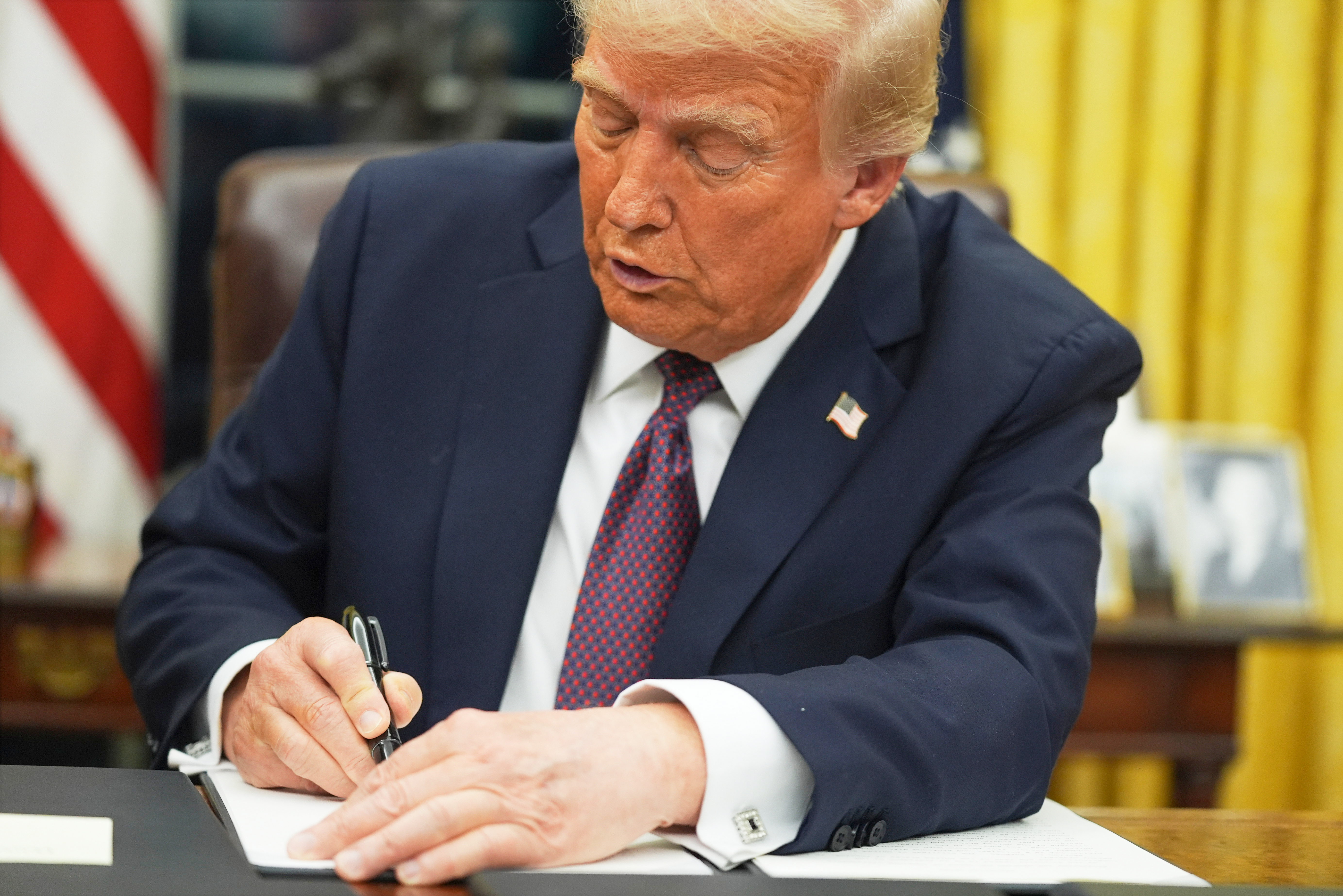 President Donald Trump signs an executive order on birthright citizenship in the Oval Office of the White House in Washington, Jan. 20, 2025. 