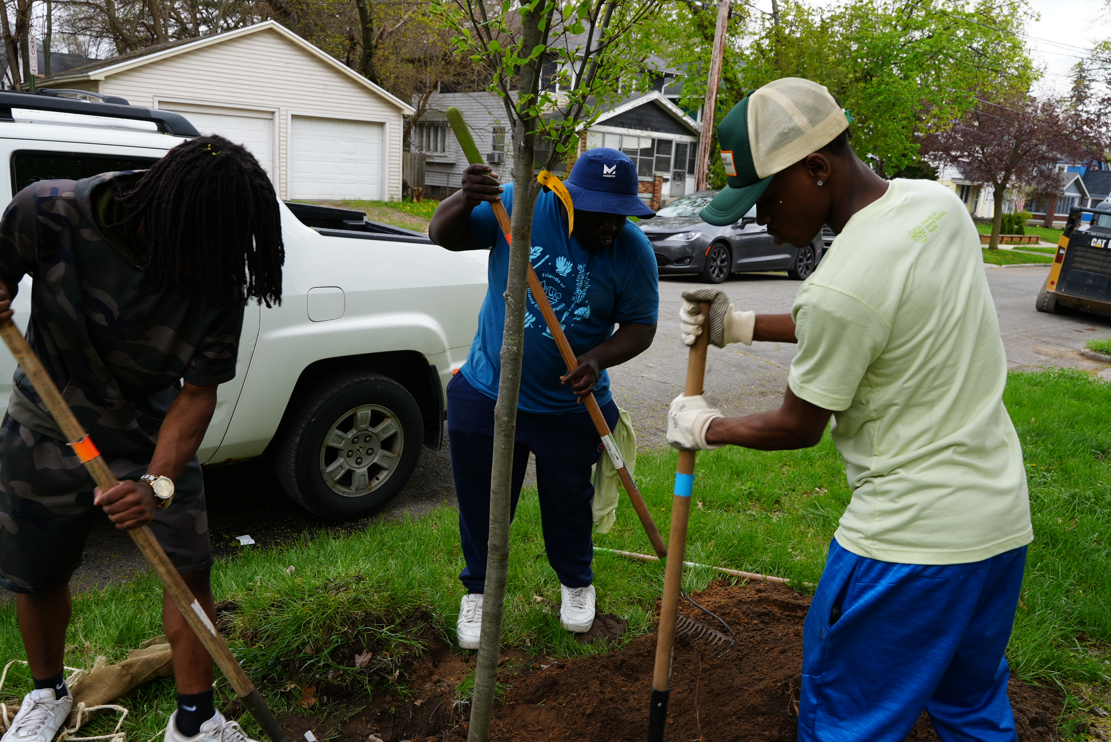 gr tree planting 3.JPG