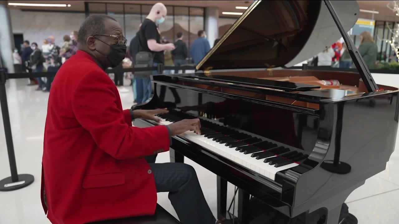 Danny Showers piano at DIA