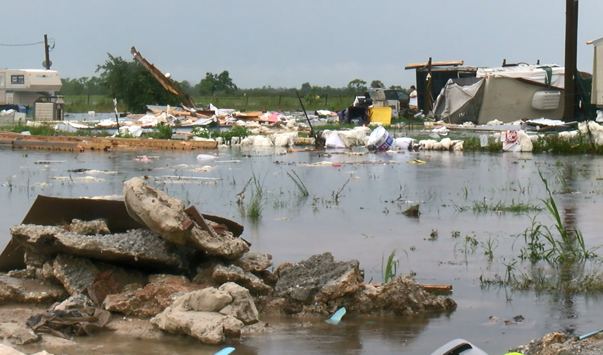 Tailer debris tornado jeff davis.PNG