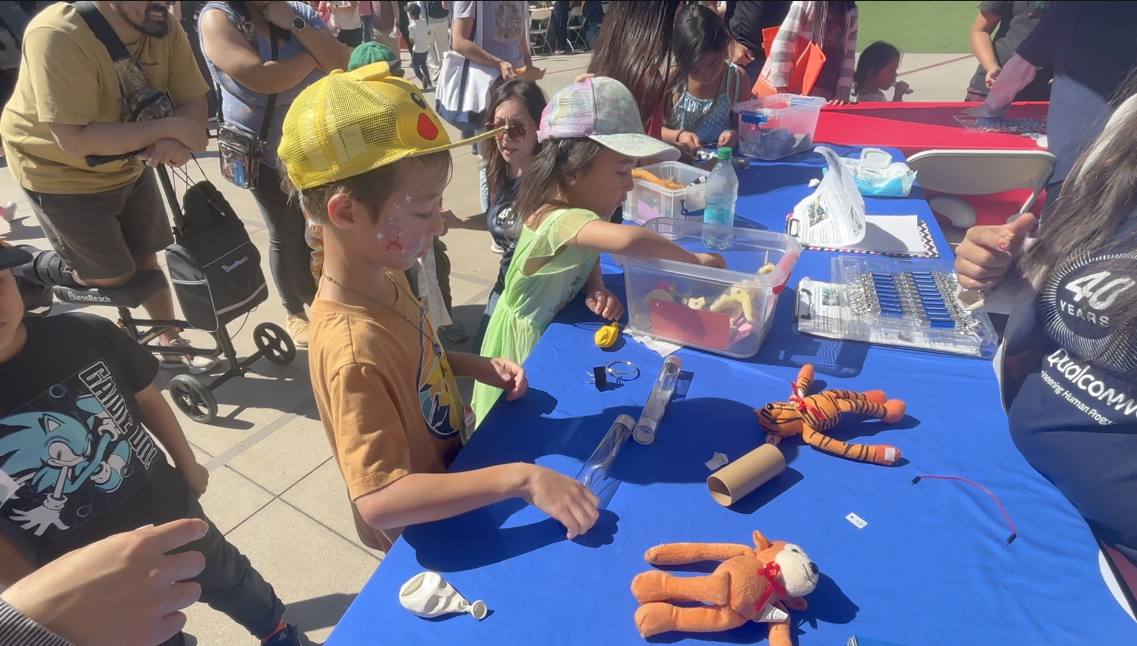 Kids participating in experiments at the festival. 