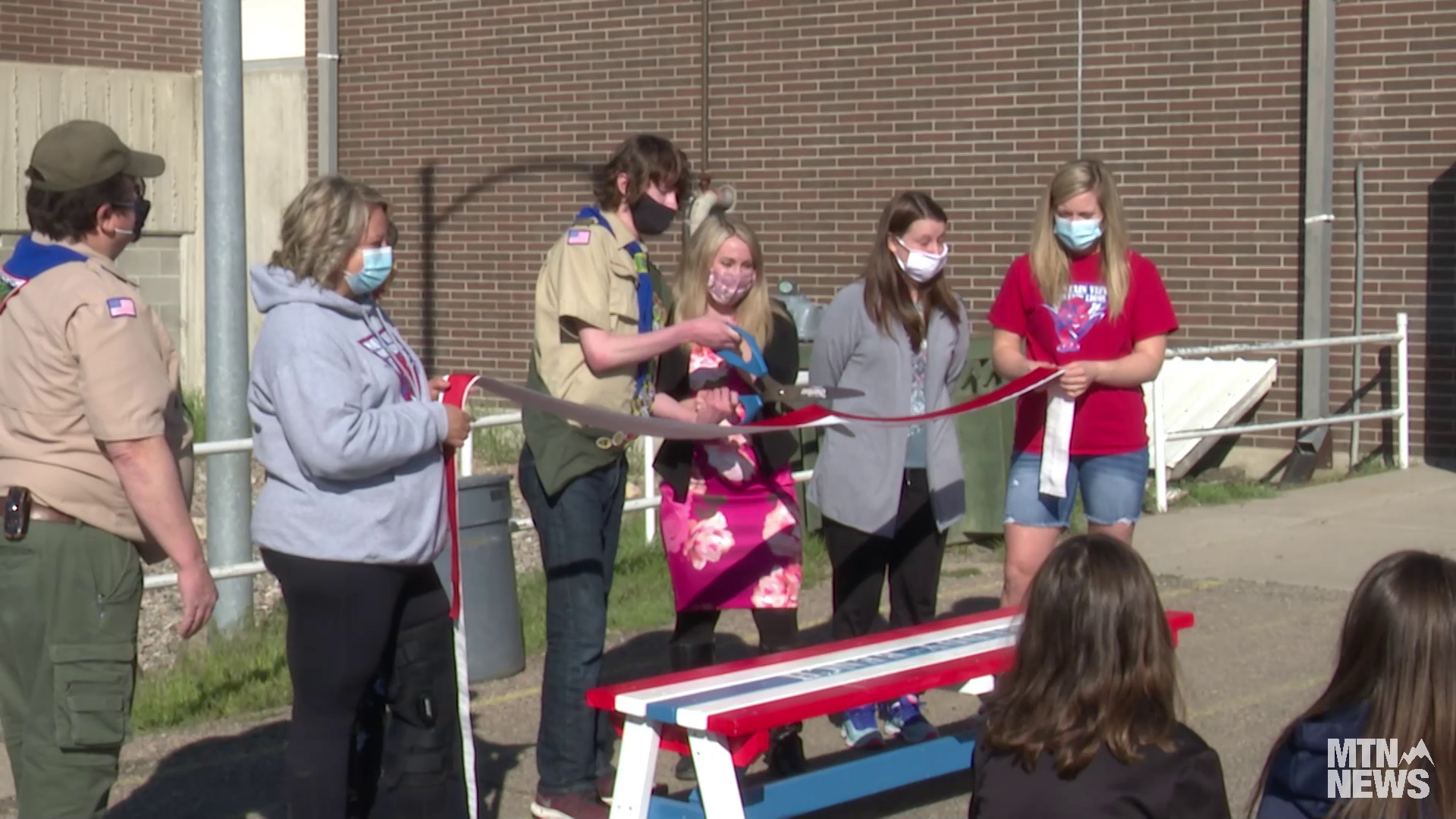 Eagle Scout project provides Mountain View school with "buddy benches"