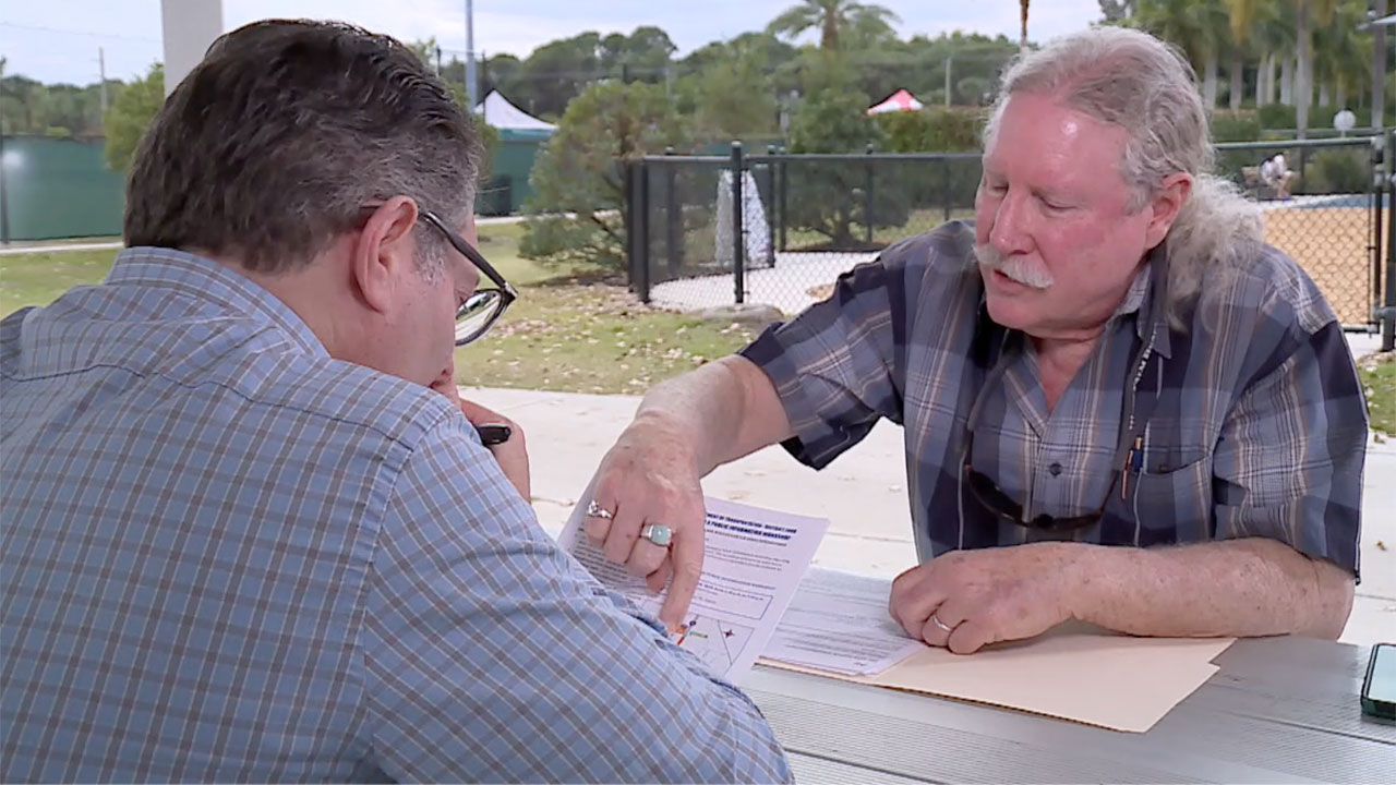 Patrick Hoey speaks to WPTV reporter Jon Shainman about the Interstate 95 noise at his Palm Beach Gardens home.