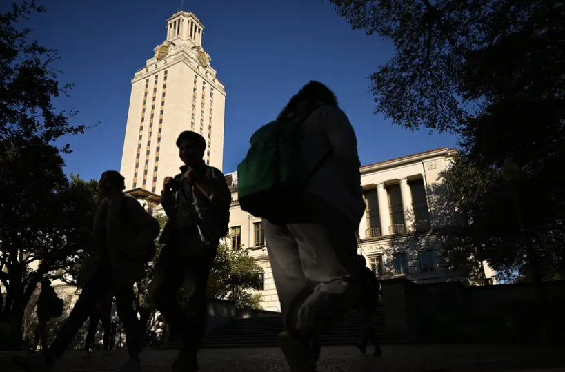Students walk through the University of Texas at Austin on Nov. 29, 2021.