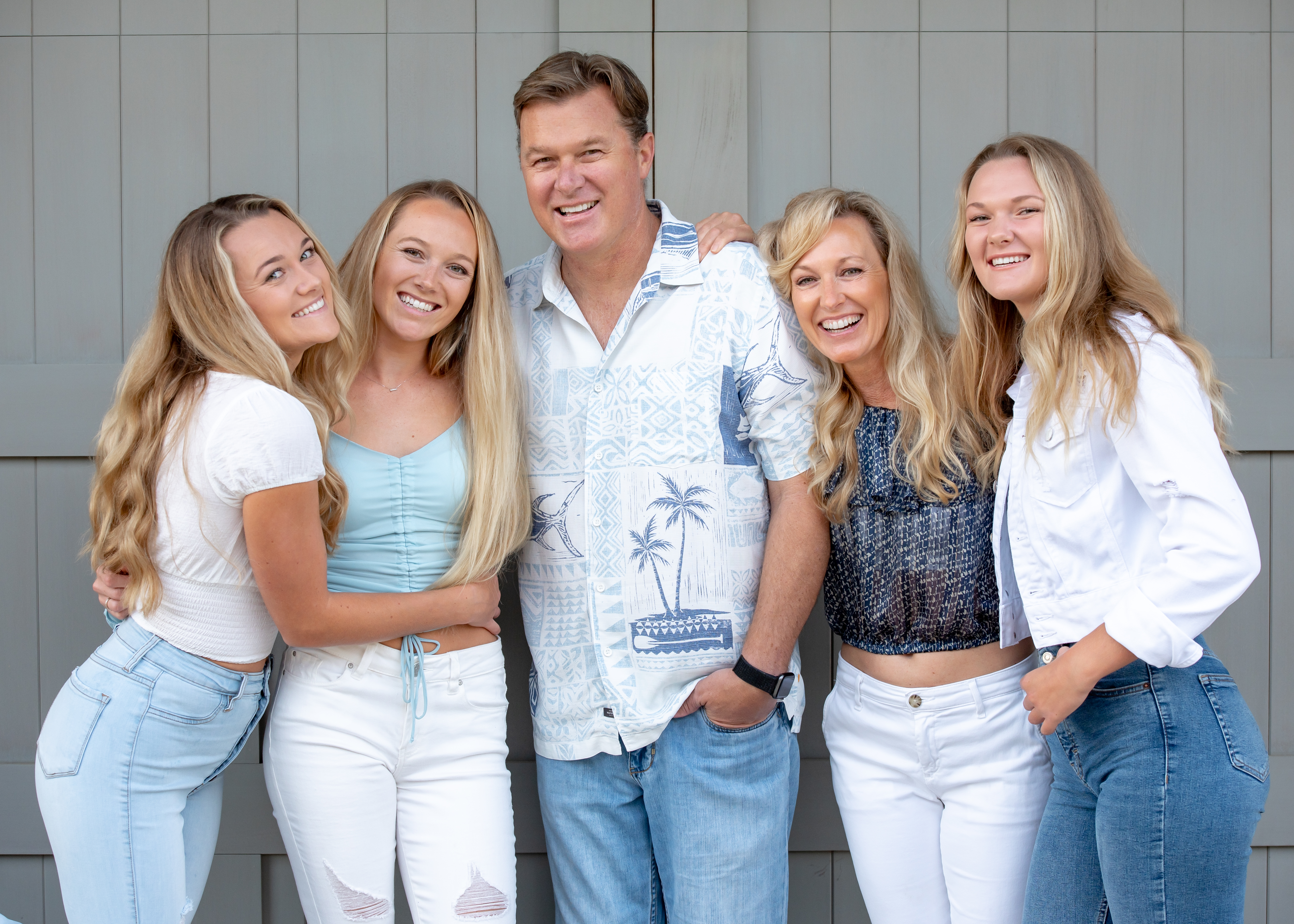Shon w wife Heather and Girls.JPG