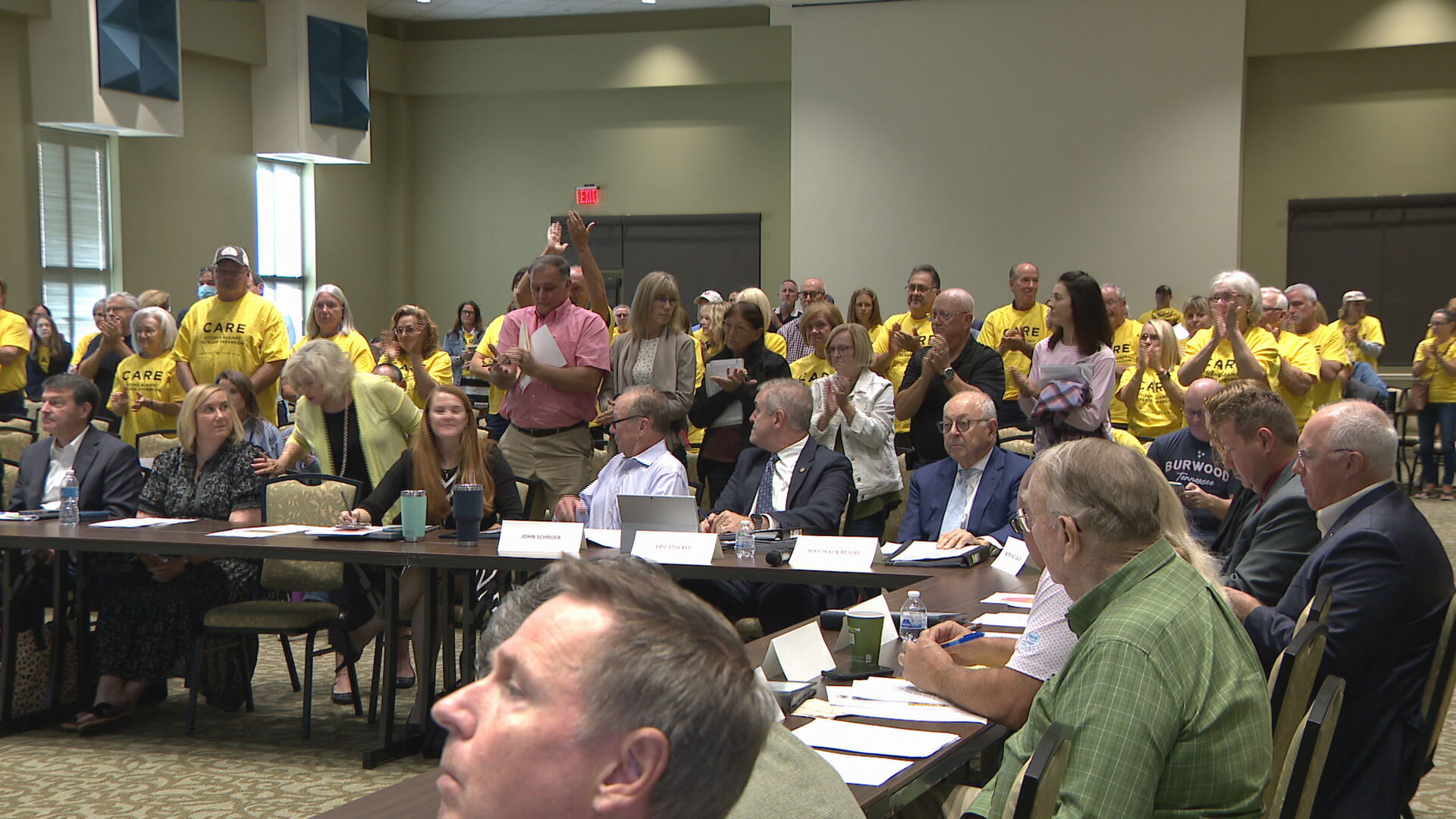 Residents cheer at growth plan meeting 