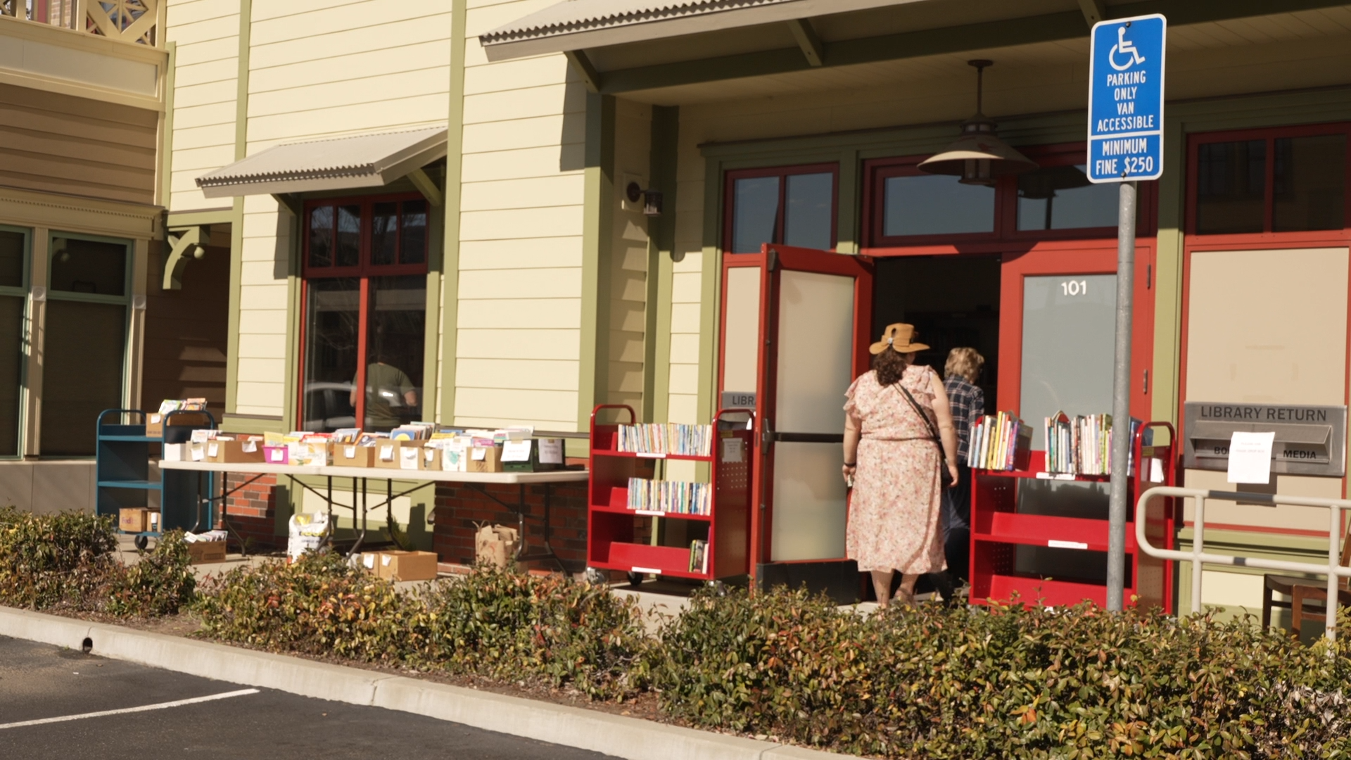 WINTER BOOK SALE VO.00_00_00_00.Still001.png