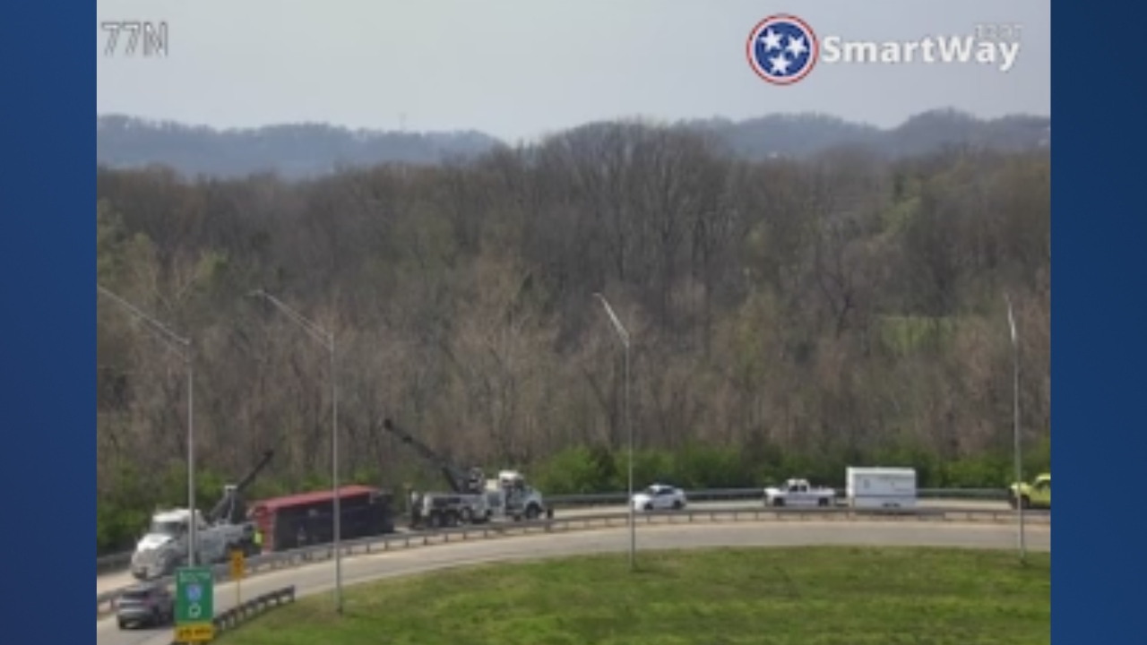 I-65 SB exit 79 closed after overturned truck, oil spill