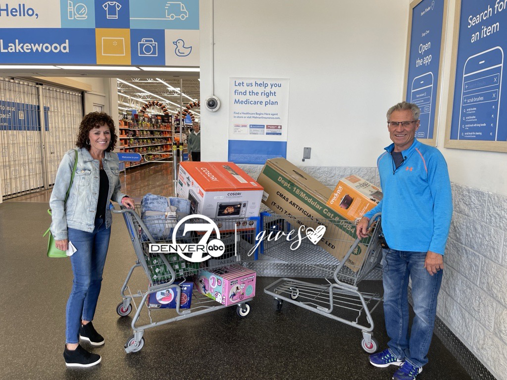 elkins family gives.jpg