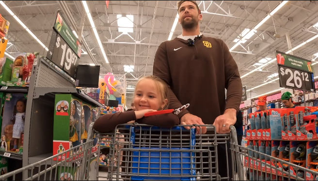 padres holiday shopping.png