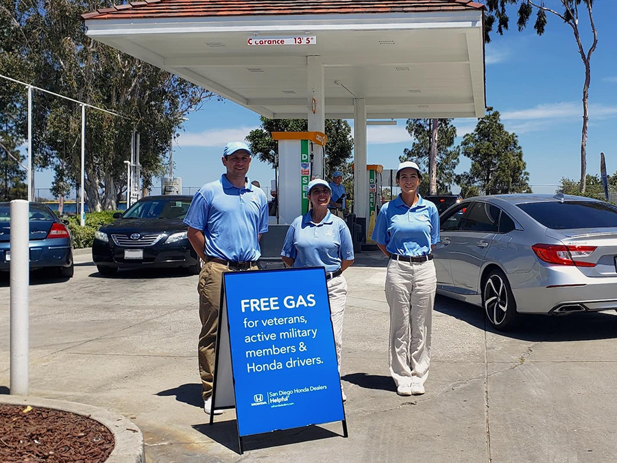 san_diego_honda_dealers_gas_giveaway_photo.jpg