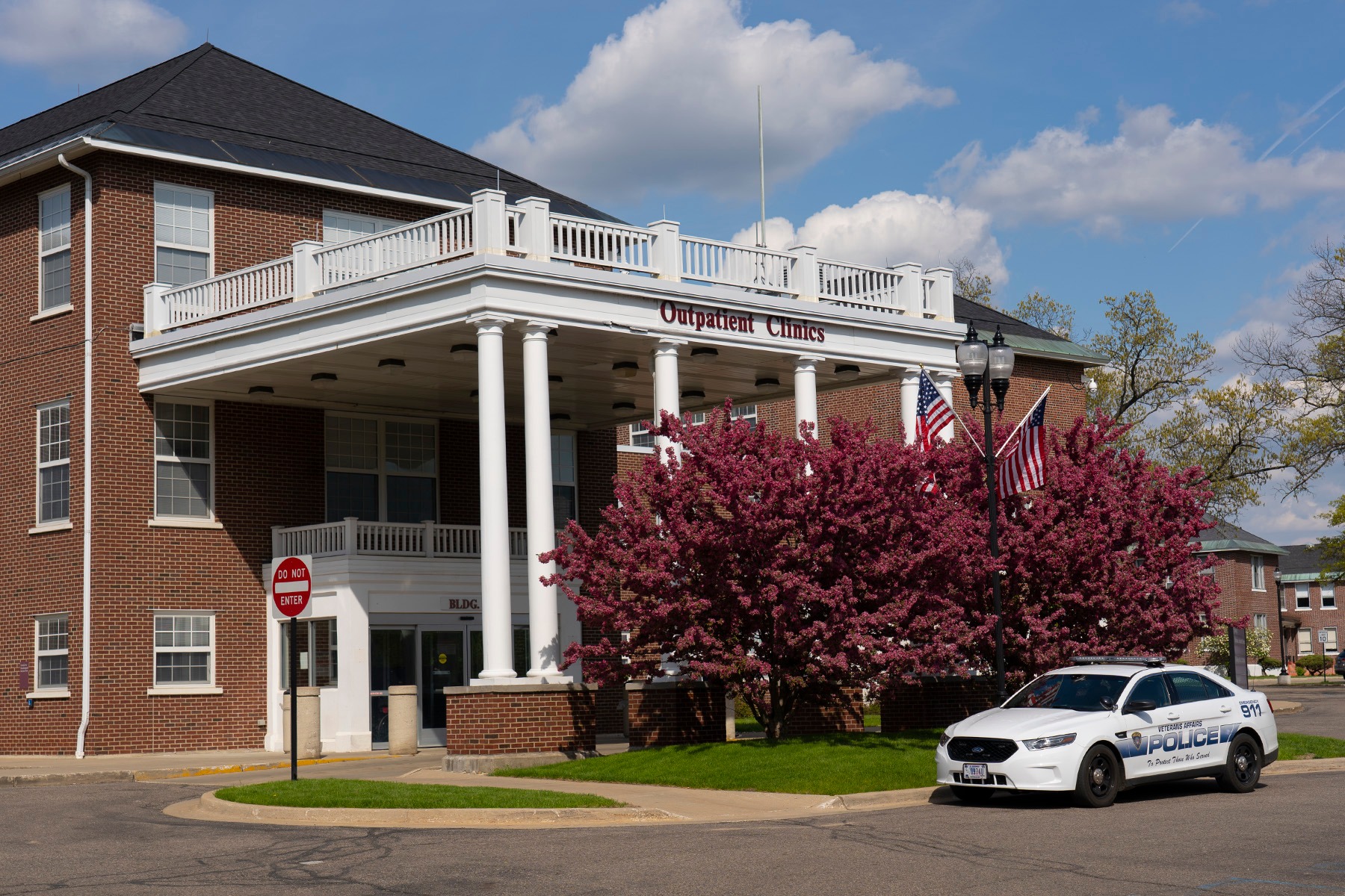 Battle Creek VA Outpatient Building.jpg