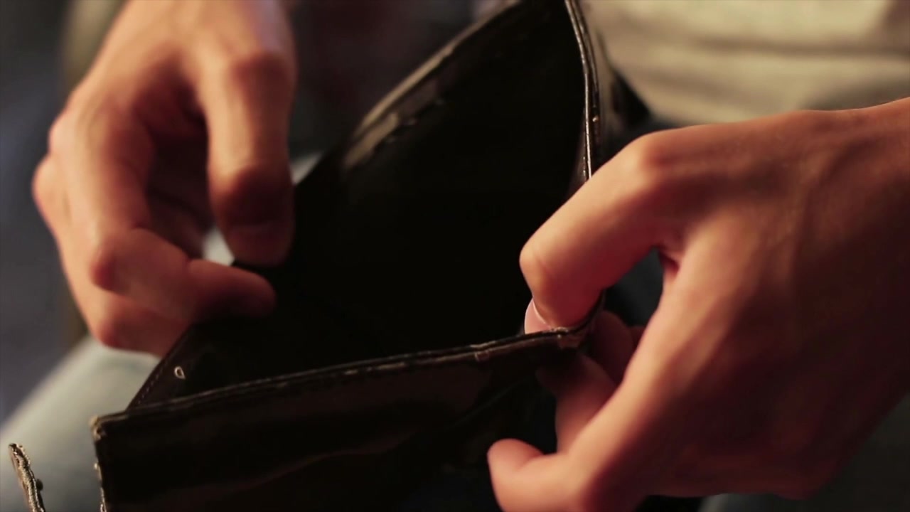 With no stimulus, many unemployed Americans approaching financial cliff
