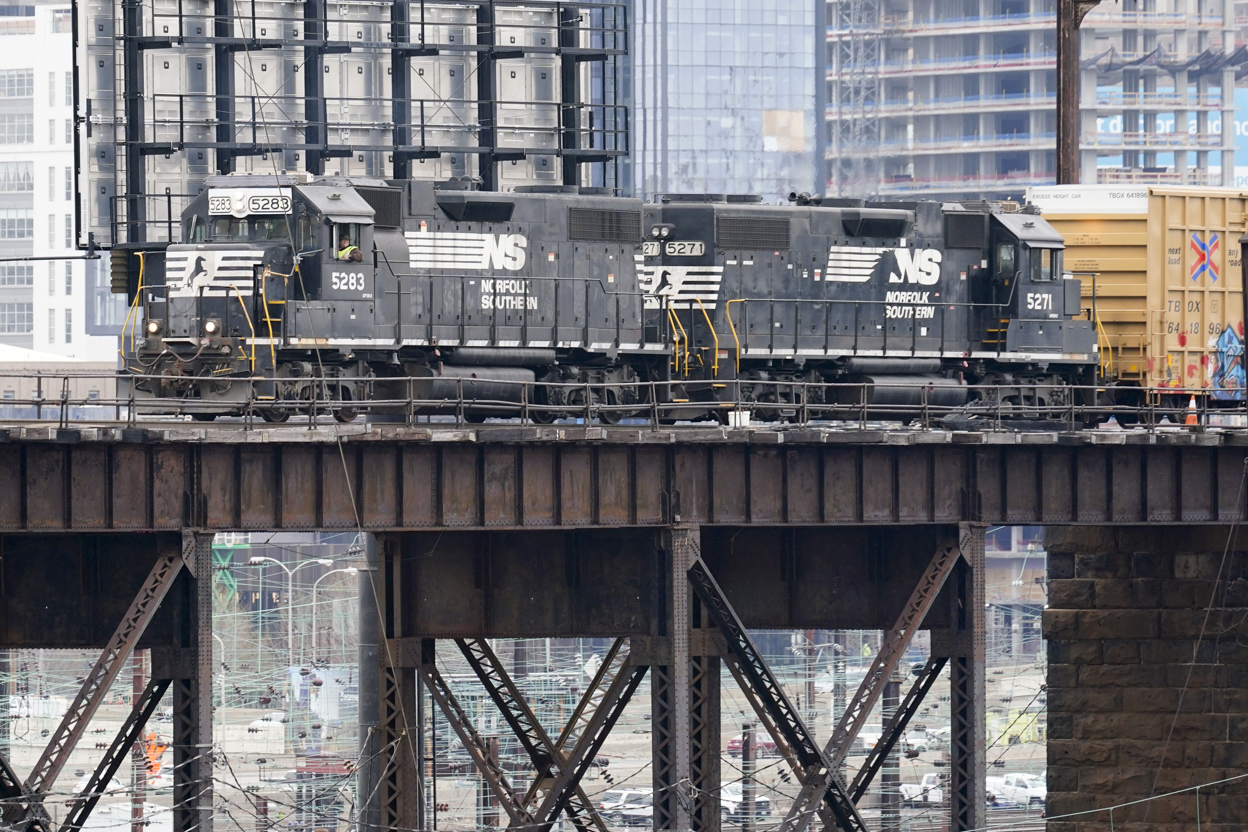 Earns-Norfolk Southern