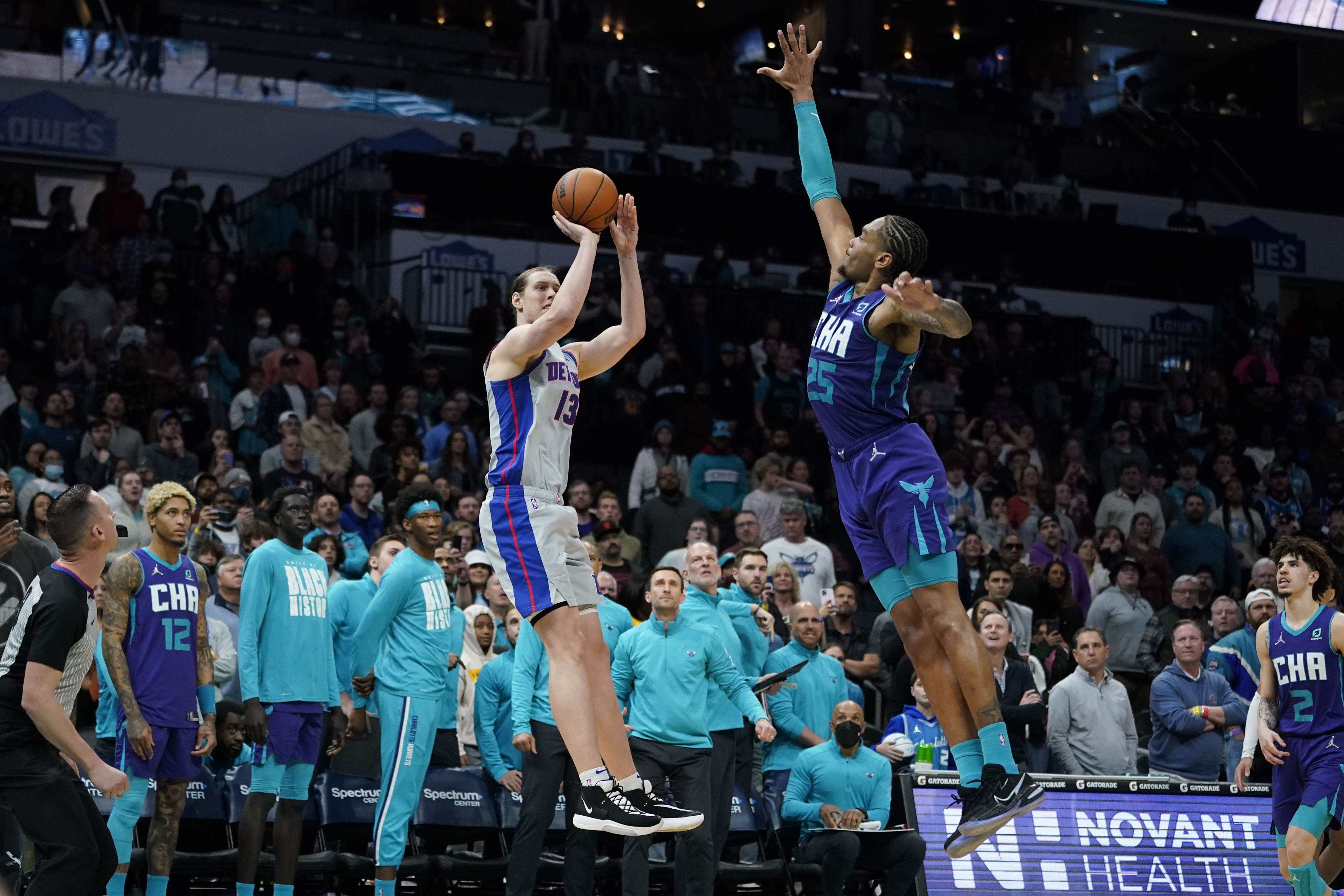 Kelly Olynyk Pistons Hornets Basketball