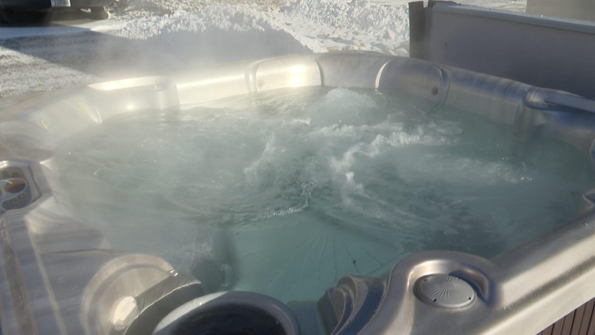 Soaking in the season: Billings hot tub owners taking a dip to escape the cold - Vimarsana News
