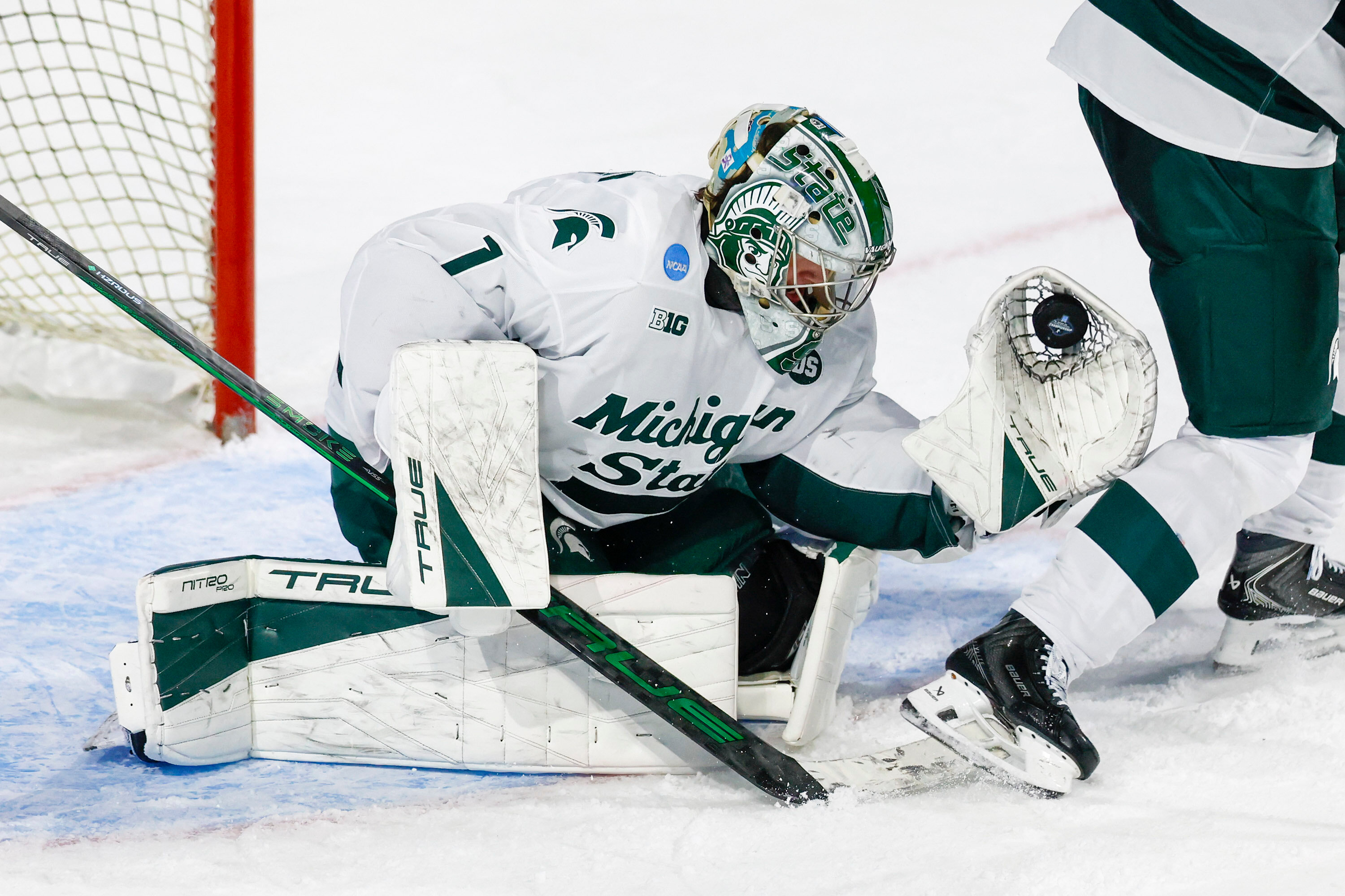 Michigan St UConn Hockey