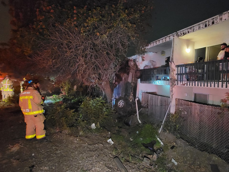 la_mesa_vertical_car_crash1_111921.jpg