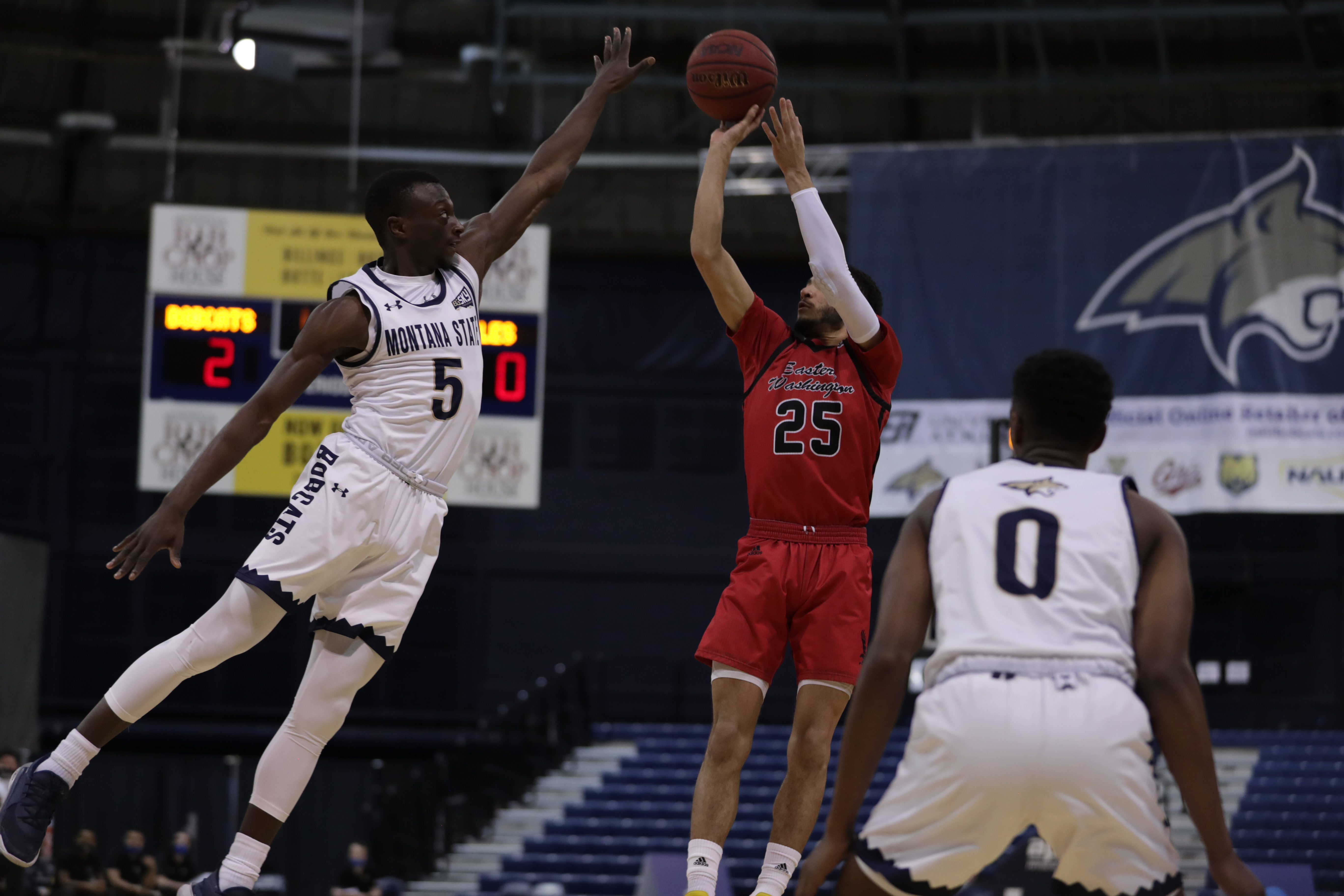 Amin Adamu contests Michael Meadow's 3-pointer
