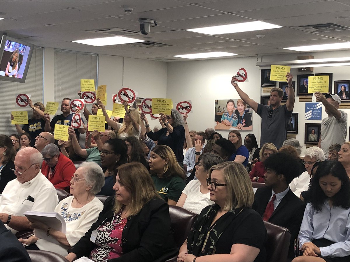 school board overcrowding.jpg