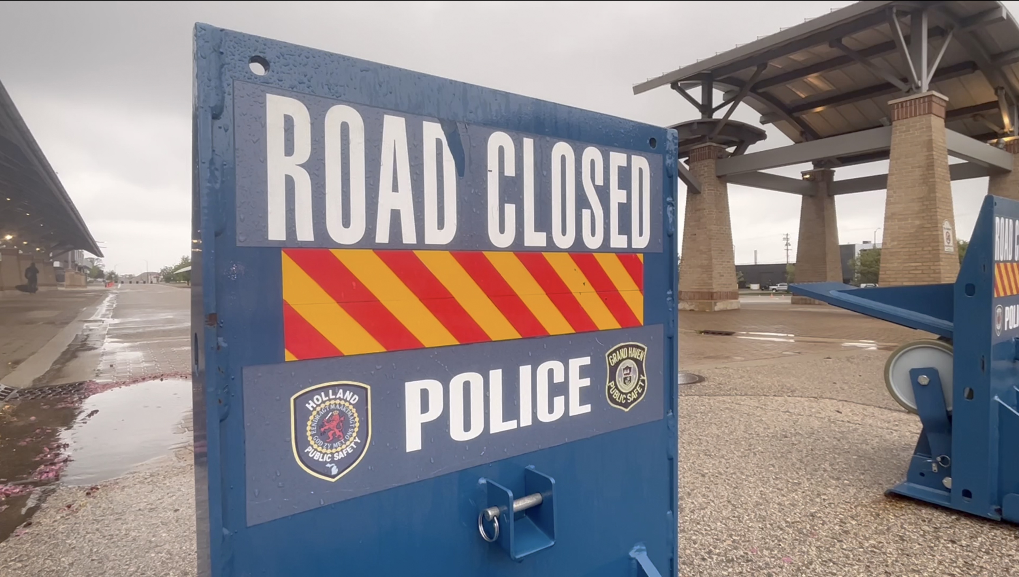 Roads closed in Holland