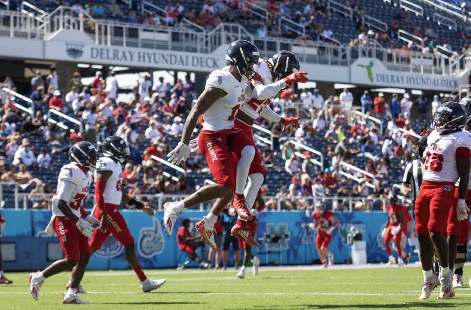 2021 FAU Owls spring game white team celebrates