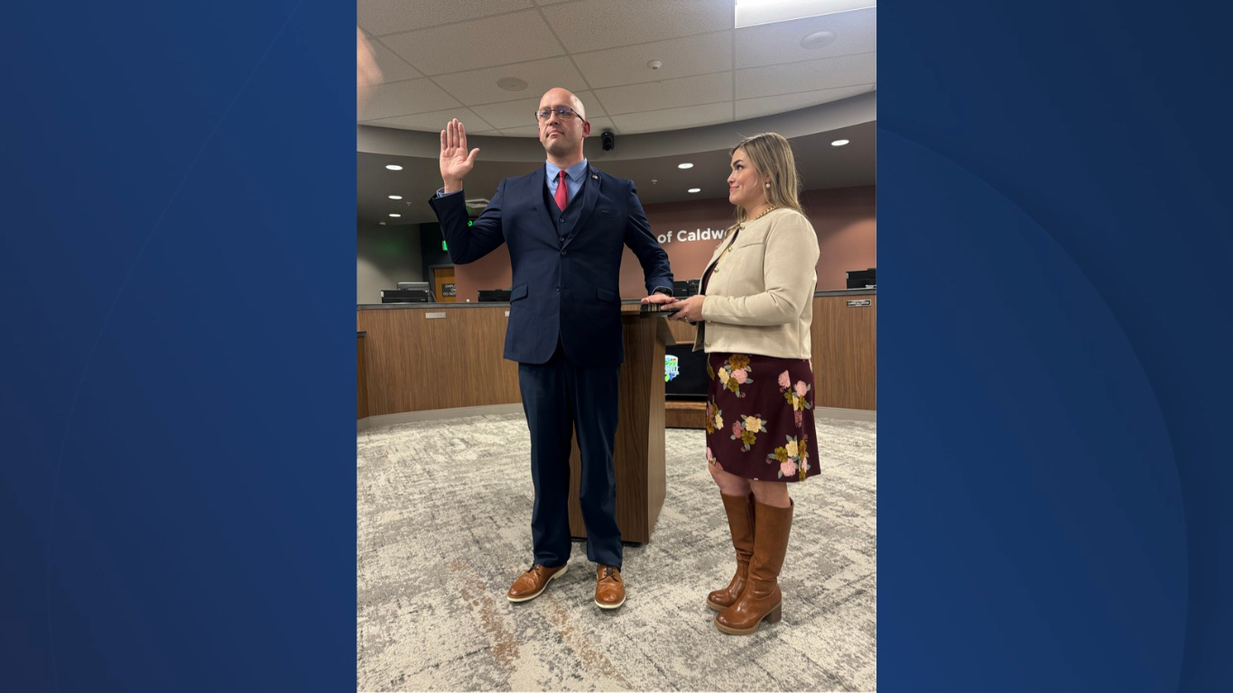 Eric Phillips Sworn In as Mayor.png