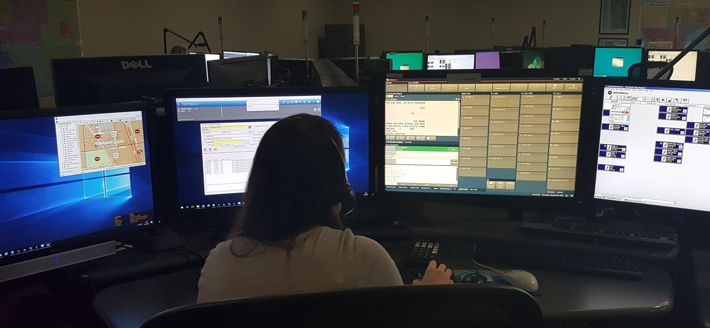 911 dispatcher.jpg