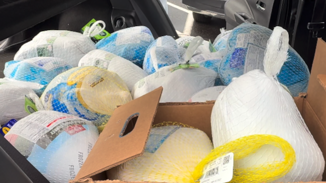 Peach's Pantry delivers Thanksgiving meals to nearly 400 families through local schools