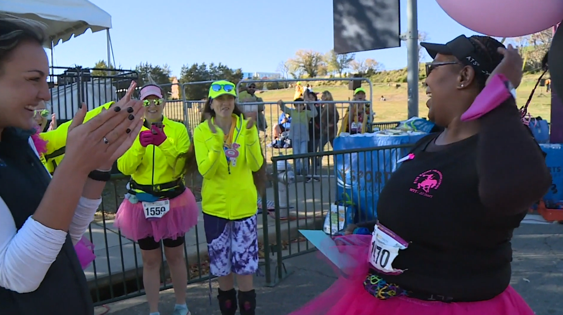 Runner who spreads positivity surprised with gift during Richmond Marathon 