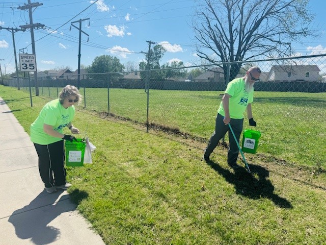 Owasso neighborhood initiative cleans city streets to boost the local economy