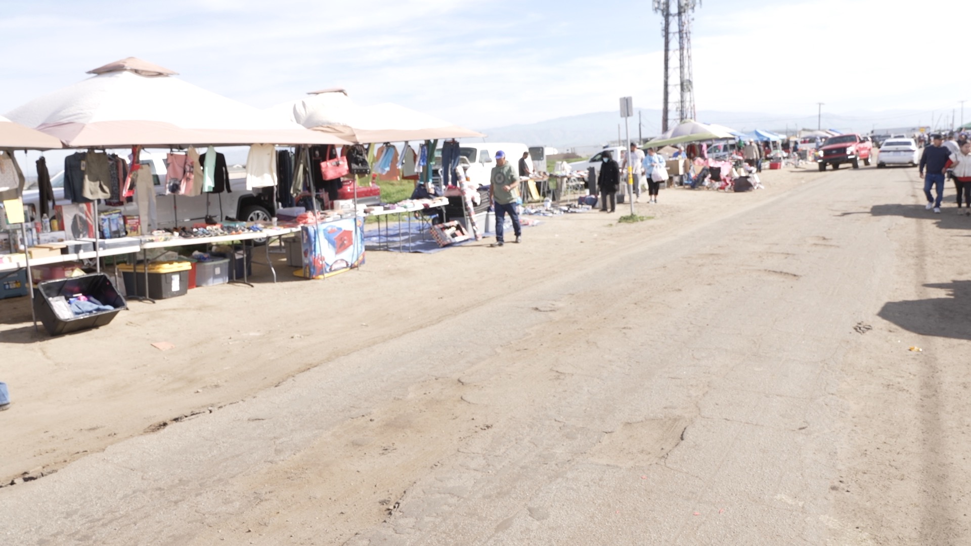 Kern County officials work to shut down unpermitted Casa Loma swap meet after resident complaints