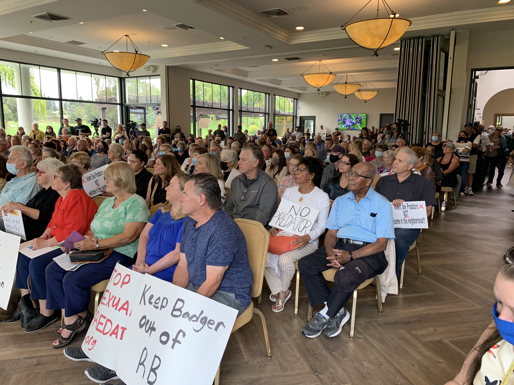 Rancho Bernardo residents hold town hall meeting to oppose SVP placement