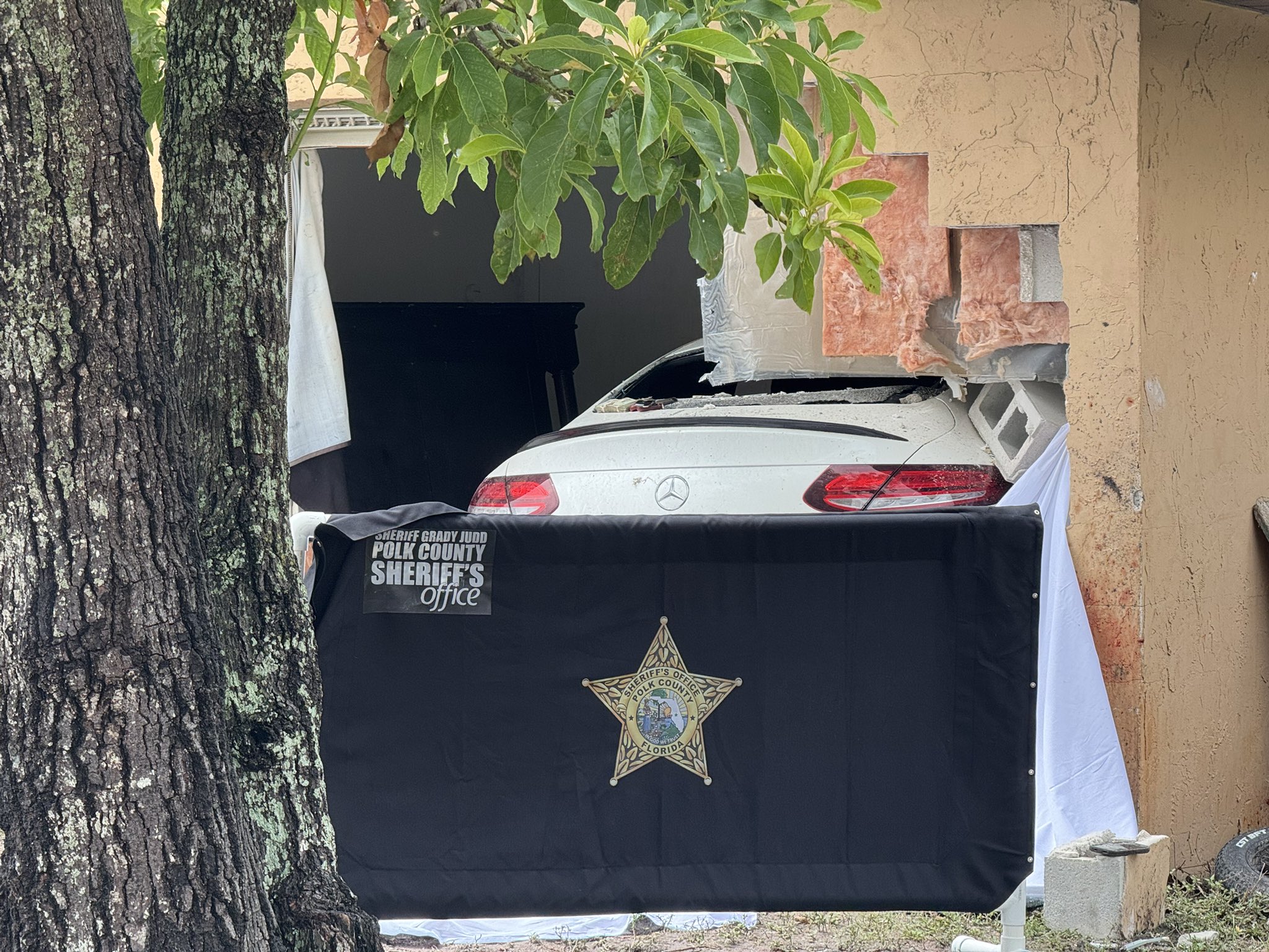 2 people found dead after car crashed into a house in Lakeland