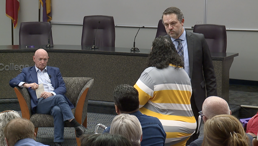 Sen. Mark Kelly holds town hall