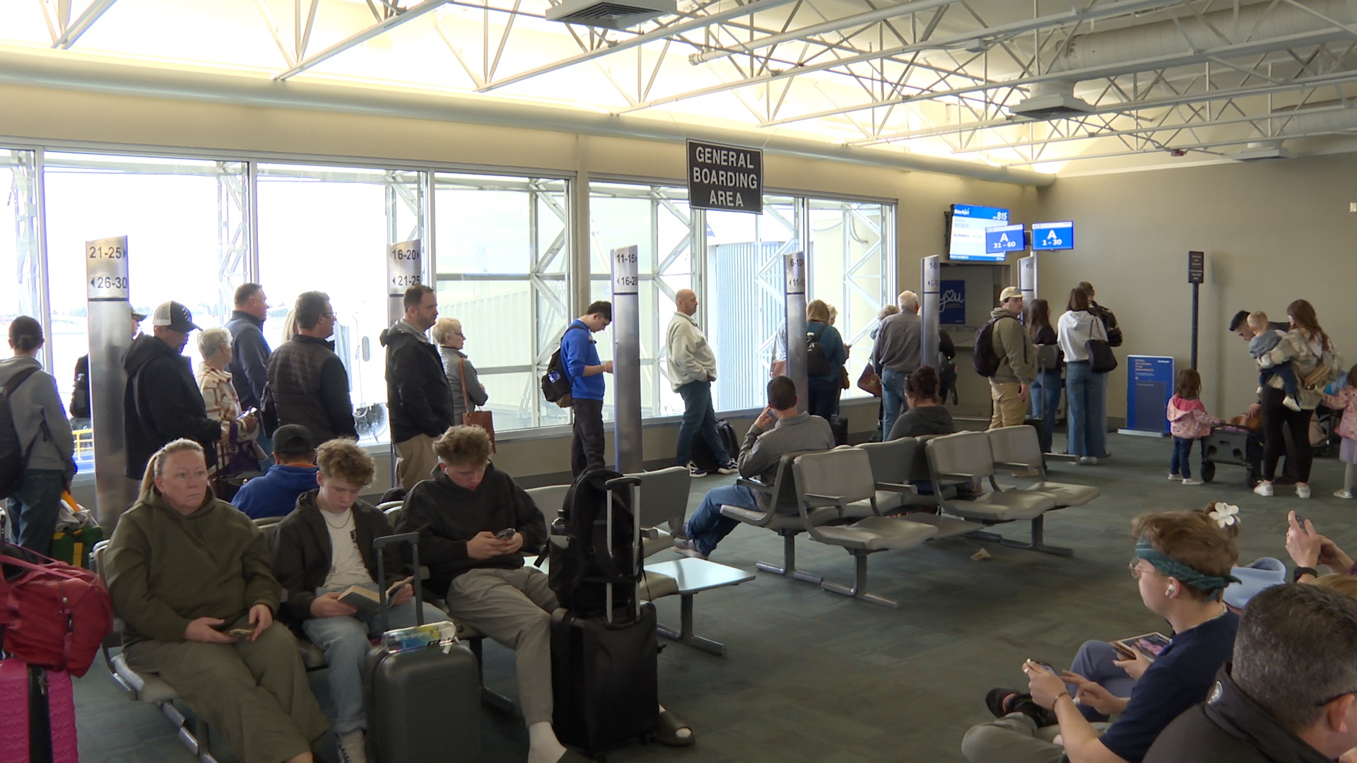 GOV SHUTDOWN AIRPORT IMPACTS thumbnail 2.jpg