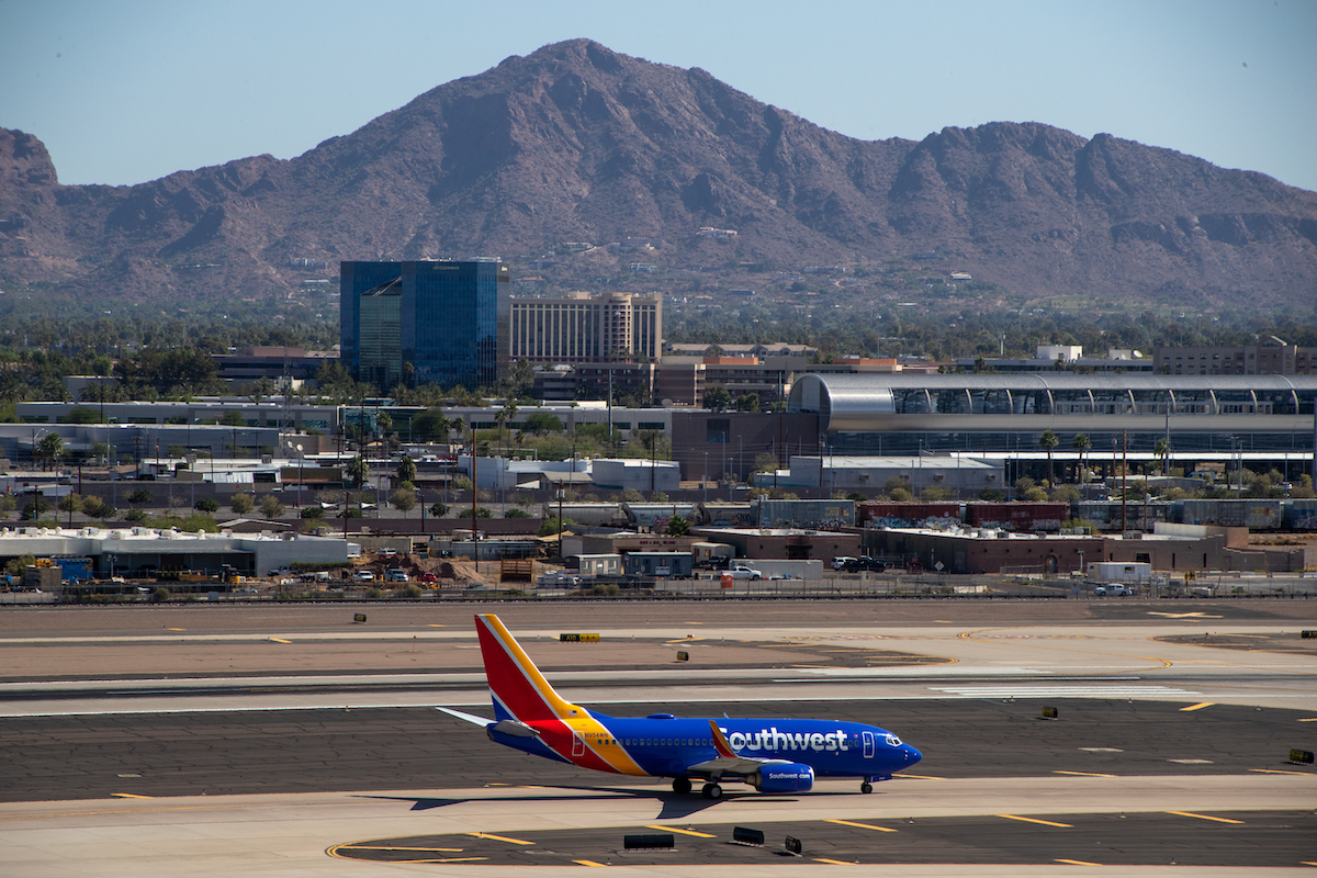 Sky Harbor taxiing.jpg
