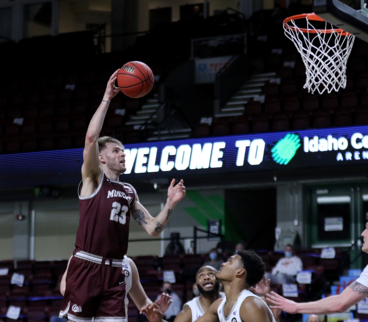 Mack Anderson finishes at rim.jpeg