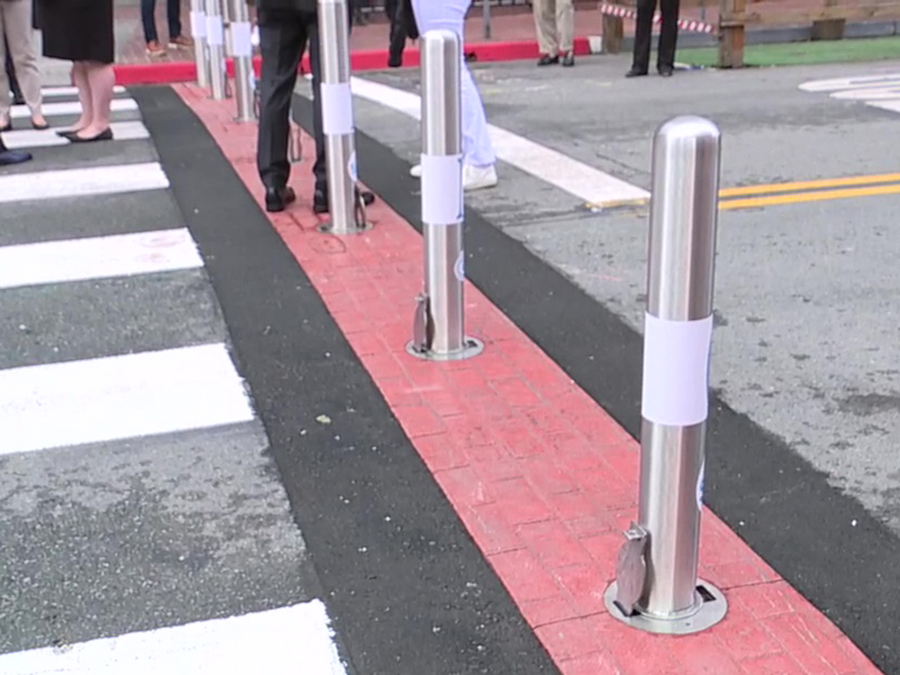 bollards_gaslamp_promenade_fifth_avenue.jpg